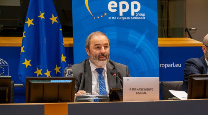 Taxas alfandegárias fixadas pelos Estados Unidos à UE