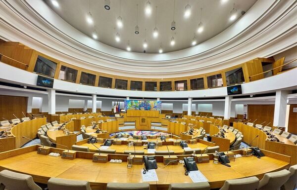 Período legislativo de fevereiro adiado