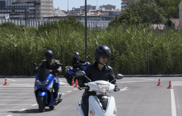 Formação | Carta de ciclomotores aos 14 anos passa para as escolas de condução