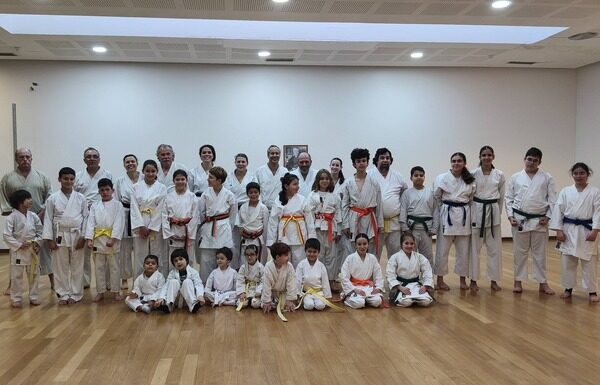 Estágio de Karaté | Quatro dezenas de karatecas participam no Shotokan Ilha Azul