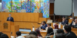 Parlamento de Jovens | Literacia financeira é tema deste ano