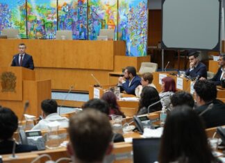 Parlamento de Jovens | Literacia financeira é tema deste ano