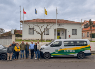 Transporte | Freguesia da Feteira com nova carrinha