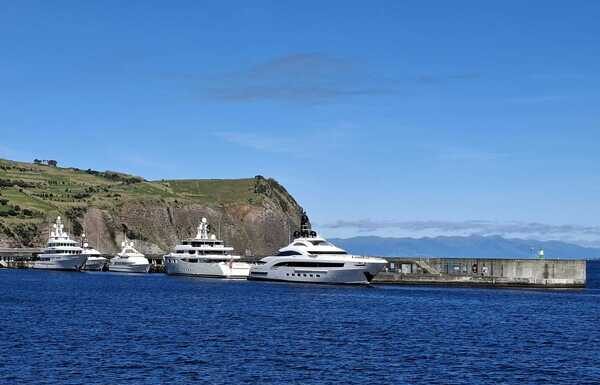 Marina da Horta | Mais de uma dezena de “mega yachts” esperados estes dias