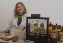 Profissões: Linda Melo é farmacêutica há 30 anos O futuro da profissão deve continuar a passar pelo contacto humano