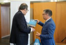 50 Anos da Autonomia Constitucional dos Açores – Luís Garcia inaugura mostra bibliográfica na Biblioteca Pública da Horta
