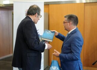 50 Anos da Autonomia Constitucional dos Açores – Luís Garcia inaugura mostra bibliográfica na Biblioteca Pública da Horta
