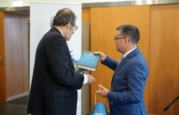 50 Anos da Autonomia Constitucional dos Açores – Luís Garcia inaugura mostra bibliográfica na Biblioteca Pública da Horta