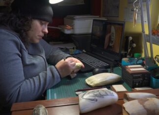 Museu da Horta | Cláudia Furtado expõe trabalhos de scrimshaw