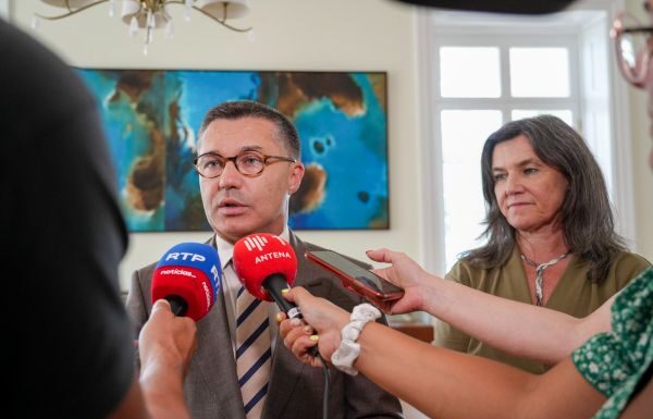 Plenários passam a contar com tradução em Língua Gestual Portuguesa (LGP) – Nova funcionalidade pretende aproximar Parlamento dos cidadãos
