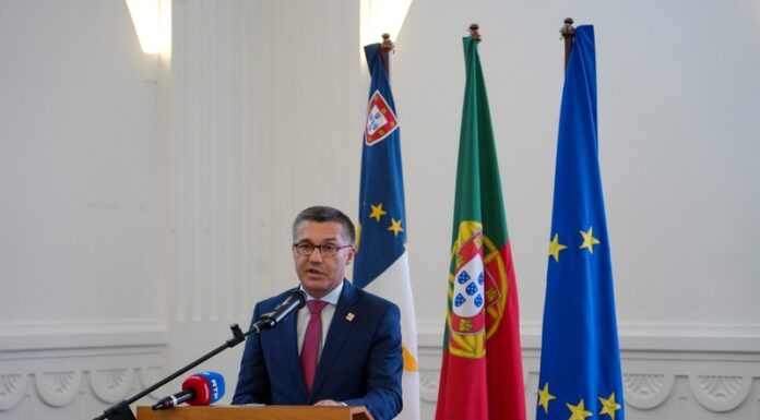 50 anos da instalação do Parlamento | Luís Garcia desafia deputados a honrar o legado dos fundadores