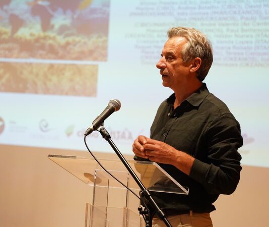 Ambiente | Erradicação da alga invasora “não é uma hipótese realista”