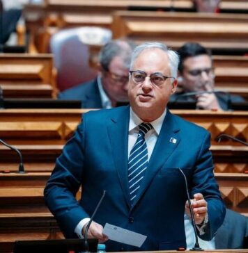 Paulo Moniz questiona Governo sobre proteção e defesa dos cabos submarinos
