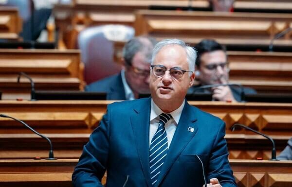 Paulo Moniz questiona Governo sobre proteção e defesa dos cabos submarinos