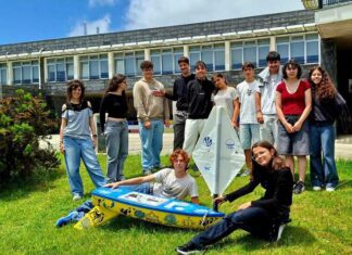 A versão moderna de uma mensagem na garrafa: Marinha Portuguesa e Escola dos Açores relançam ao mar veleiro autónomo Lady Lance numa cooperação científica e educativa