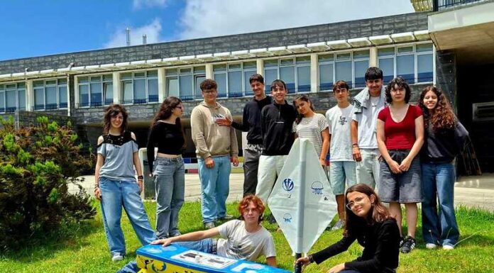 A versão moderna de uma mensagem na garrafa: Marinha Portuguesa e Escola dos Açores relançam ao mar veleiro autónomo Lady Lance numa cooperação científica e educativa