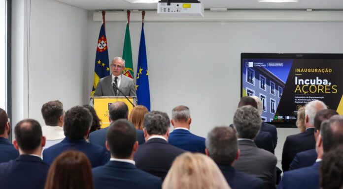 José Manuel Bolieiro inaugura laboratório de inovação para tornar os “serviços públicos mais simples e eficientes”